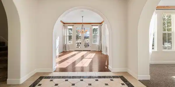 Image 4: 10-web-or-mls-2983 Roundrock Ct-2