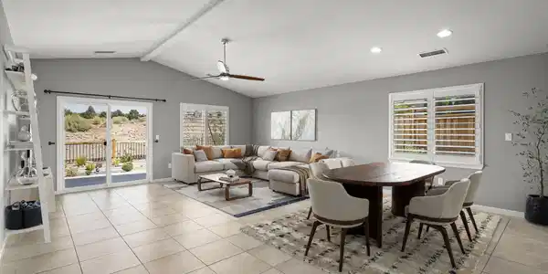 Image 3: 9-web-or-mls-4014_Wisdom_Dr_Living_Dinin