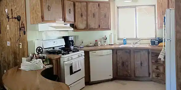 Image 4: kitchen