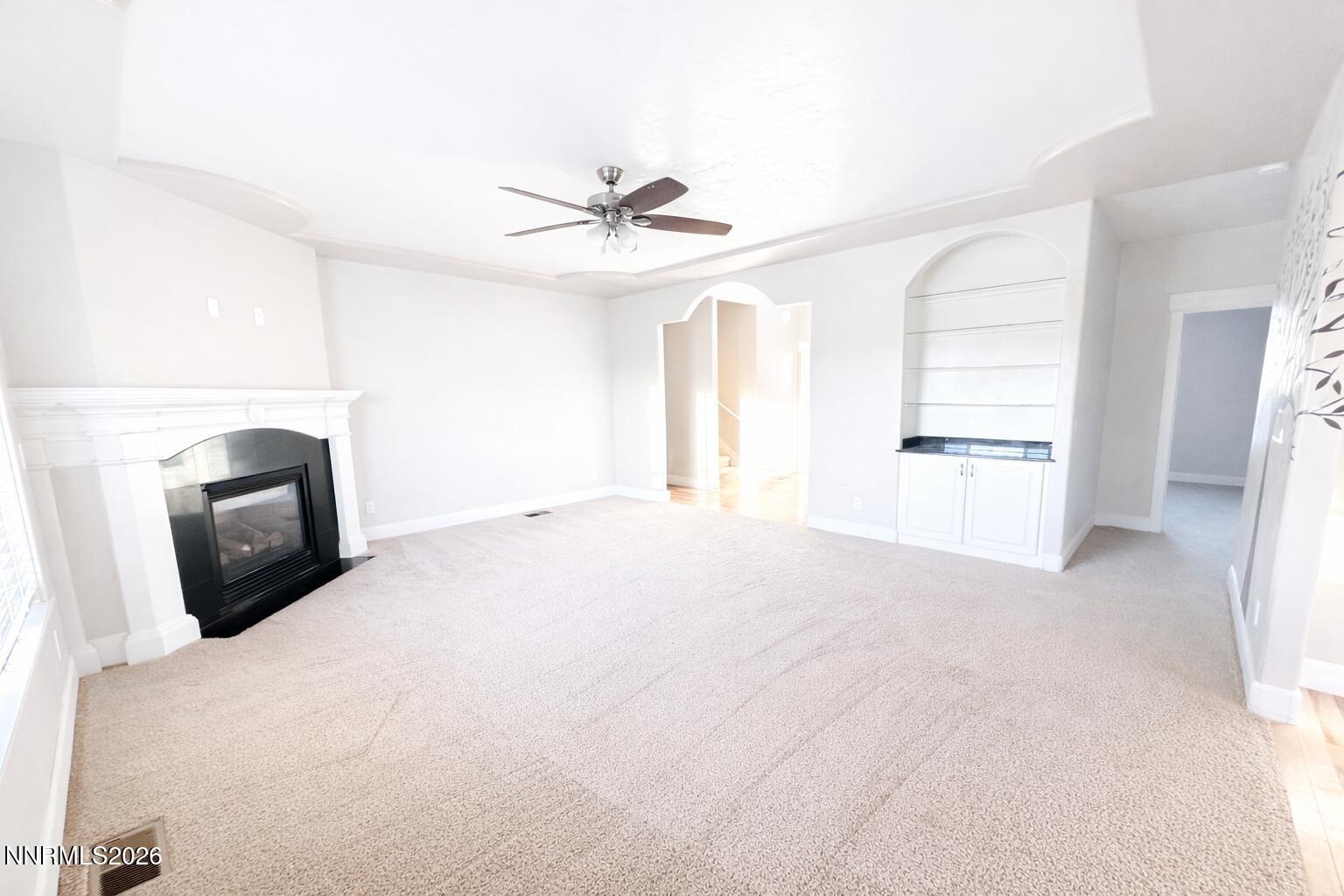 Image 3: Living Room 3