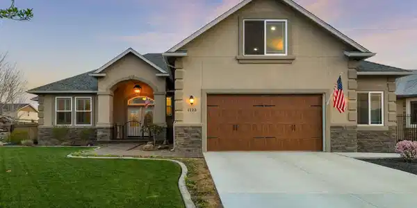 1123 Chantel Drive