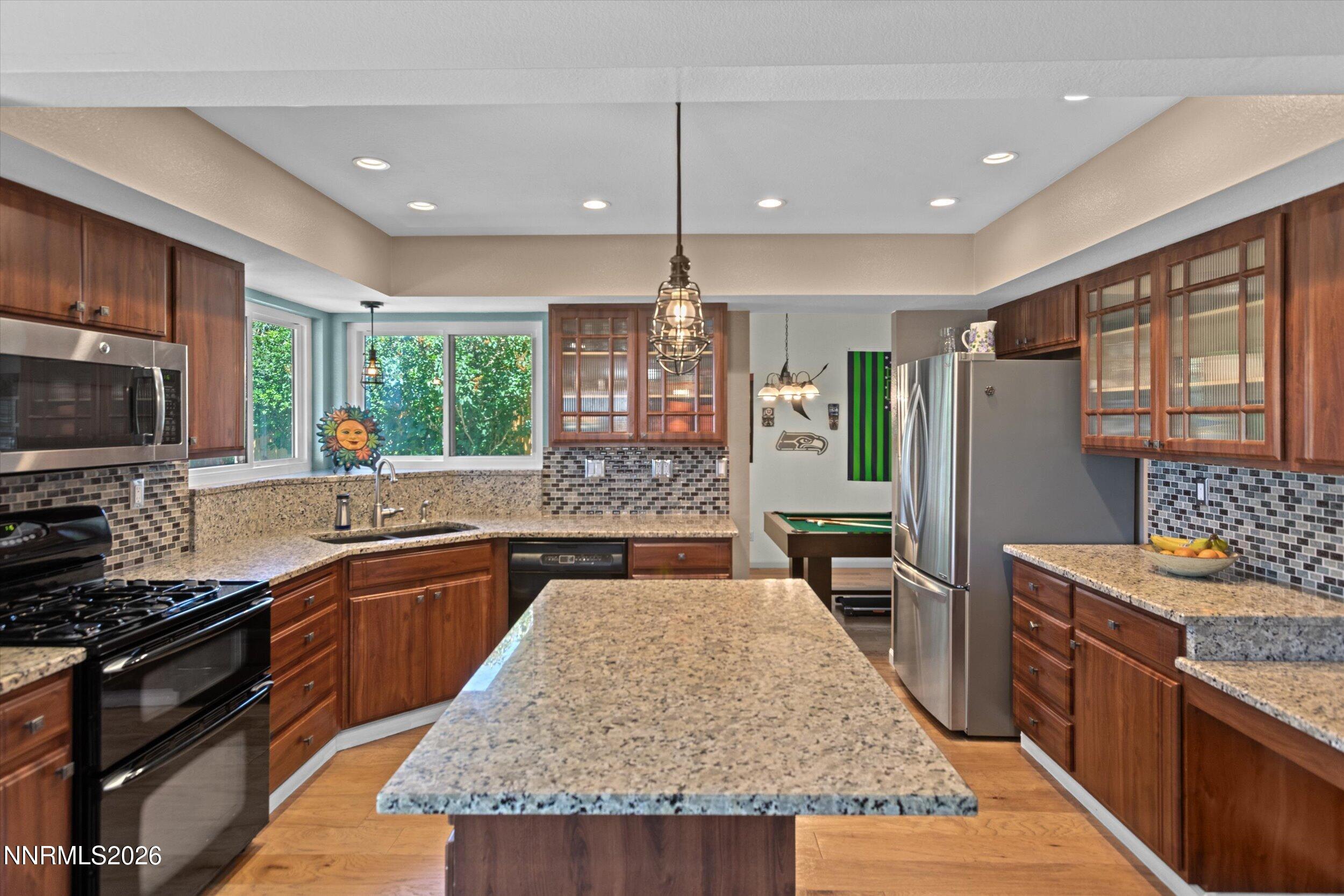 Image 4: Kitchen