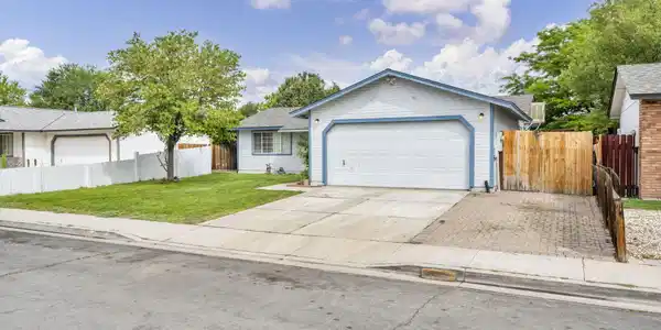 Image 2: 2-web-or-mls-1516-lindsay-ln