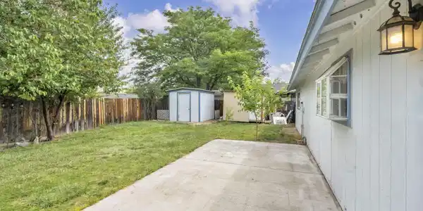 Image 3: 7-web-or-mls-1516-lindsay-ln