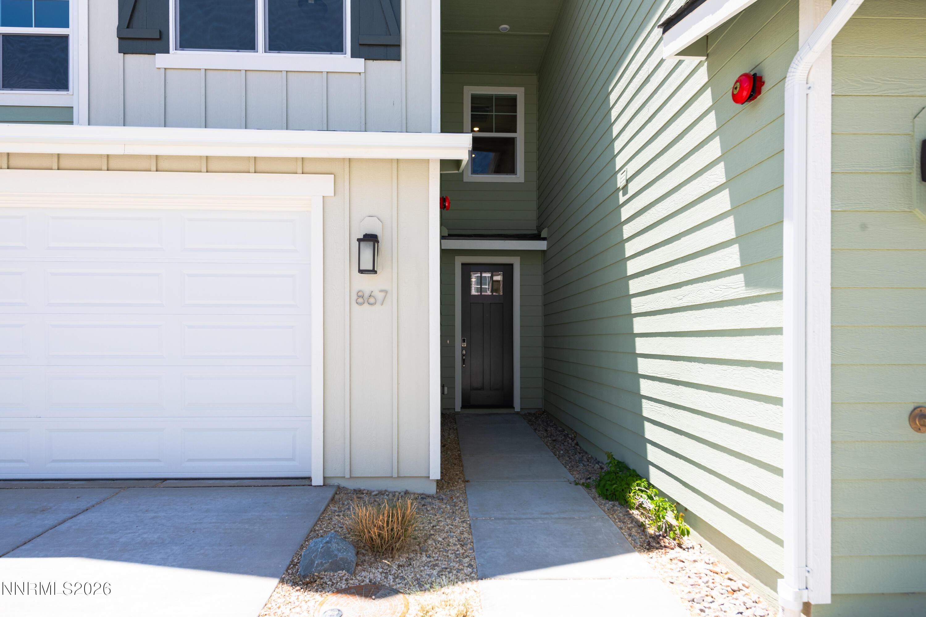 Image 2: 867 Furlong Dr-4