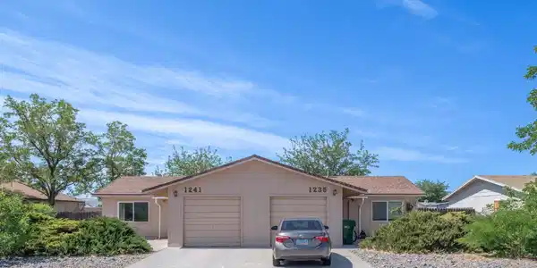 1235 W Newlands Drive