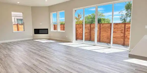 Image 2: good 182 Aspen living room from kit towa