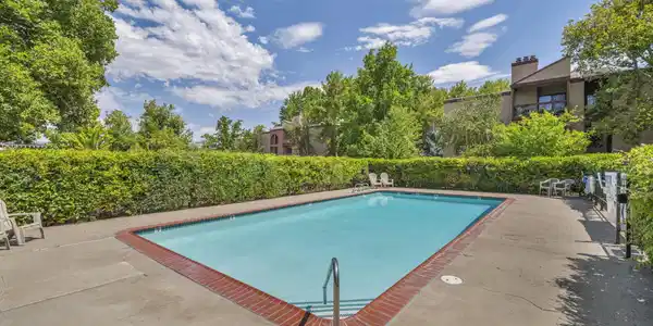Image 2: 13-web-or-mls-2955-lakeside-dr-319