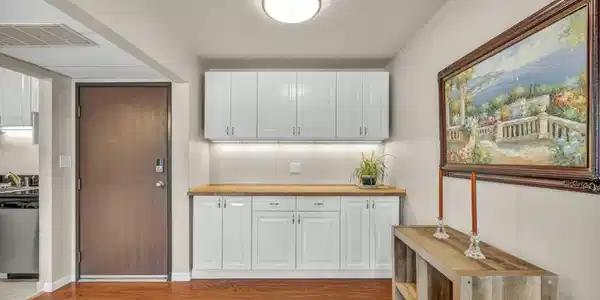 Image 3: 15-web-or-mls-2955-lakeside-dr-319