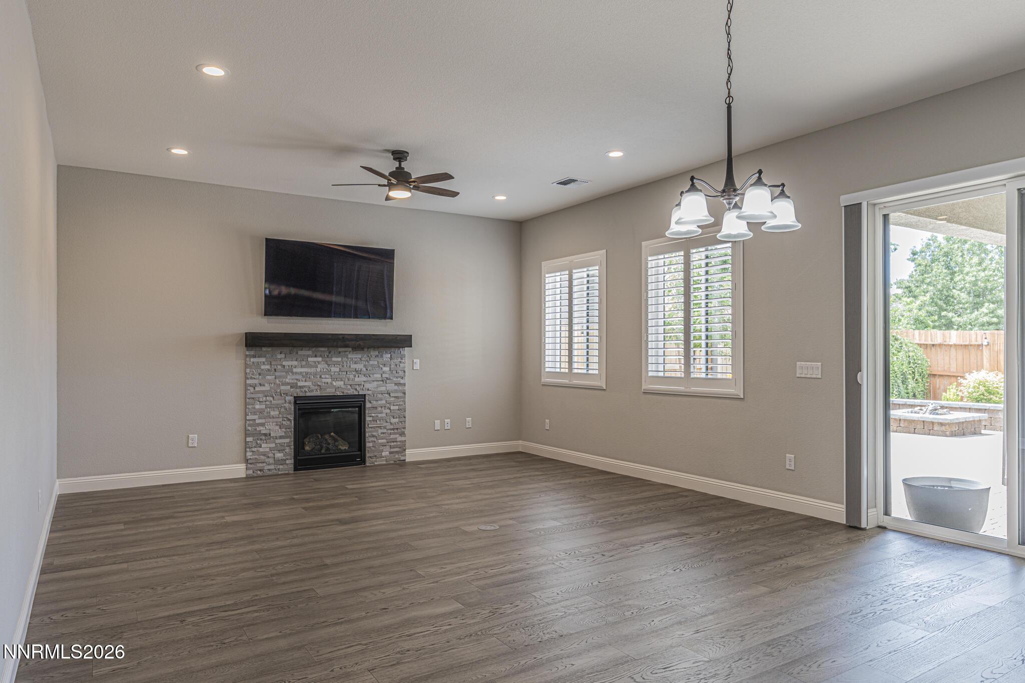 Image 3: 2109 Cast Iron Dr - Kitchen Great Room-