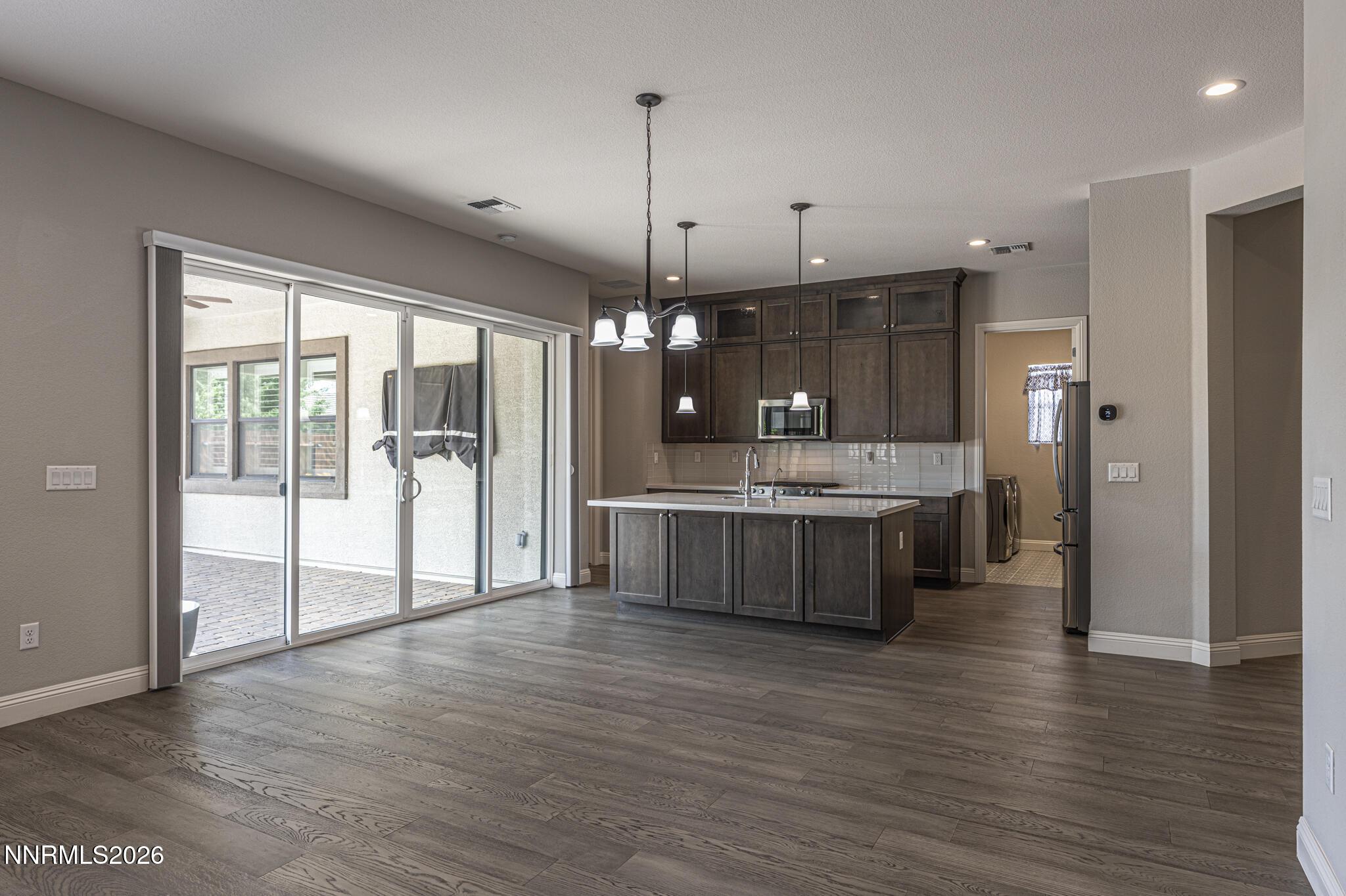 Image 4: 2109 Cast Iron Dr - Kitchen Great Room-