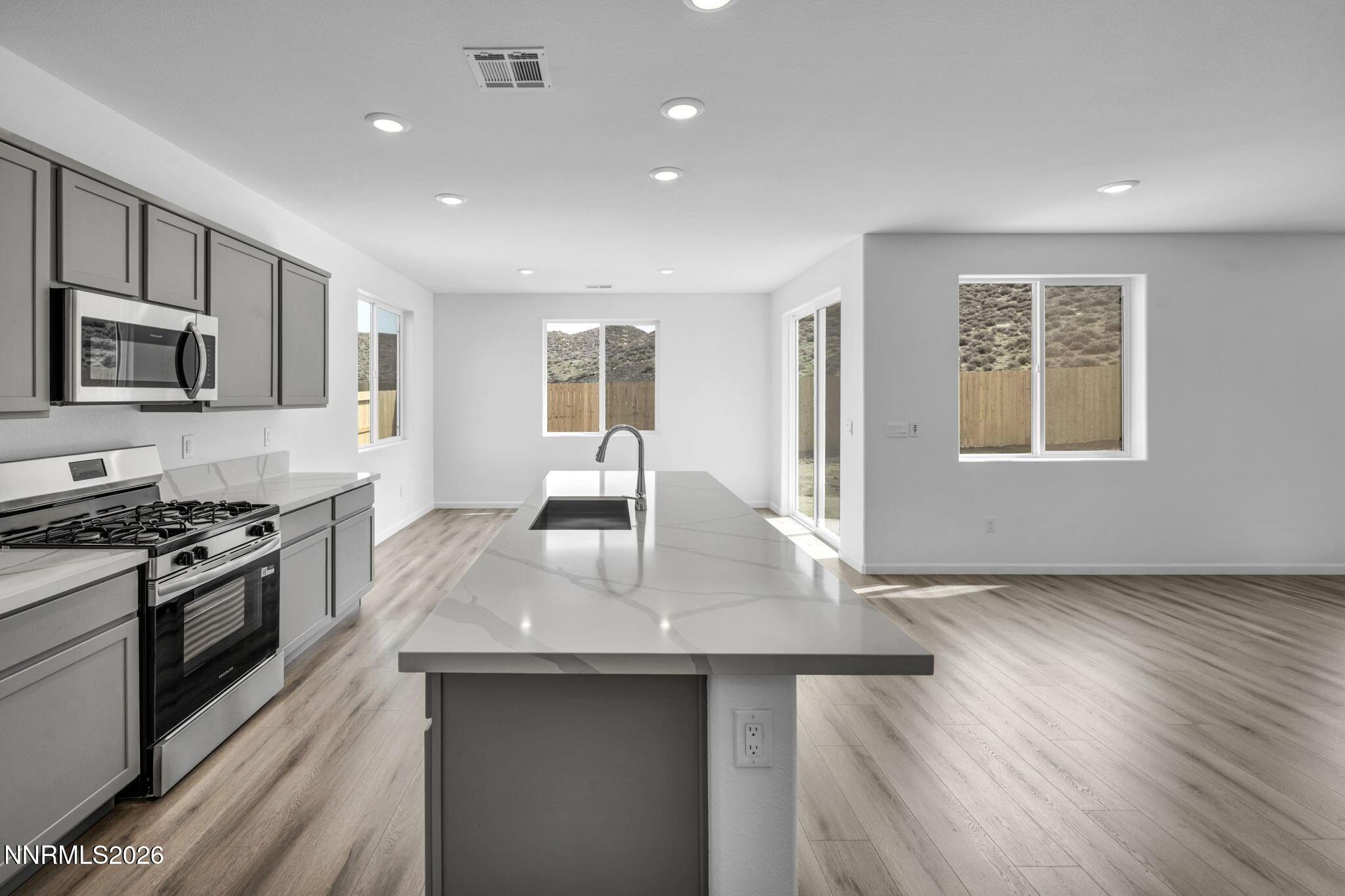 Image 2: 11-web-or-mls-725-kess-way