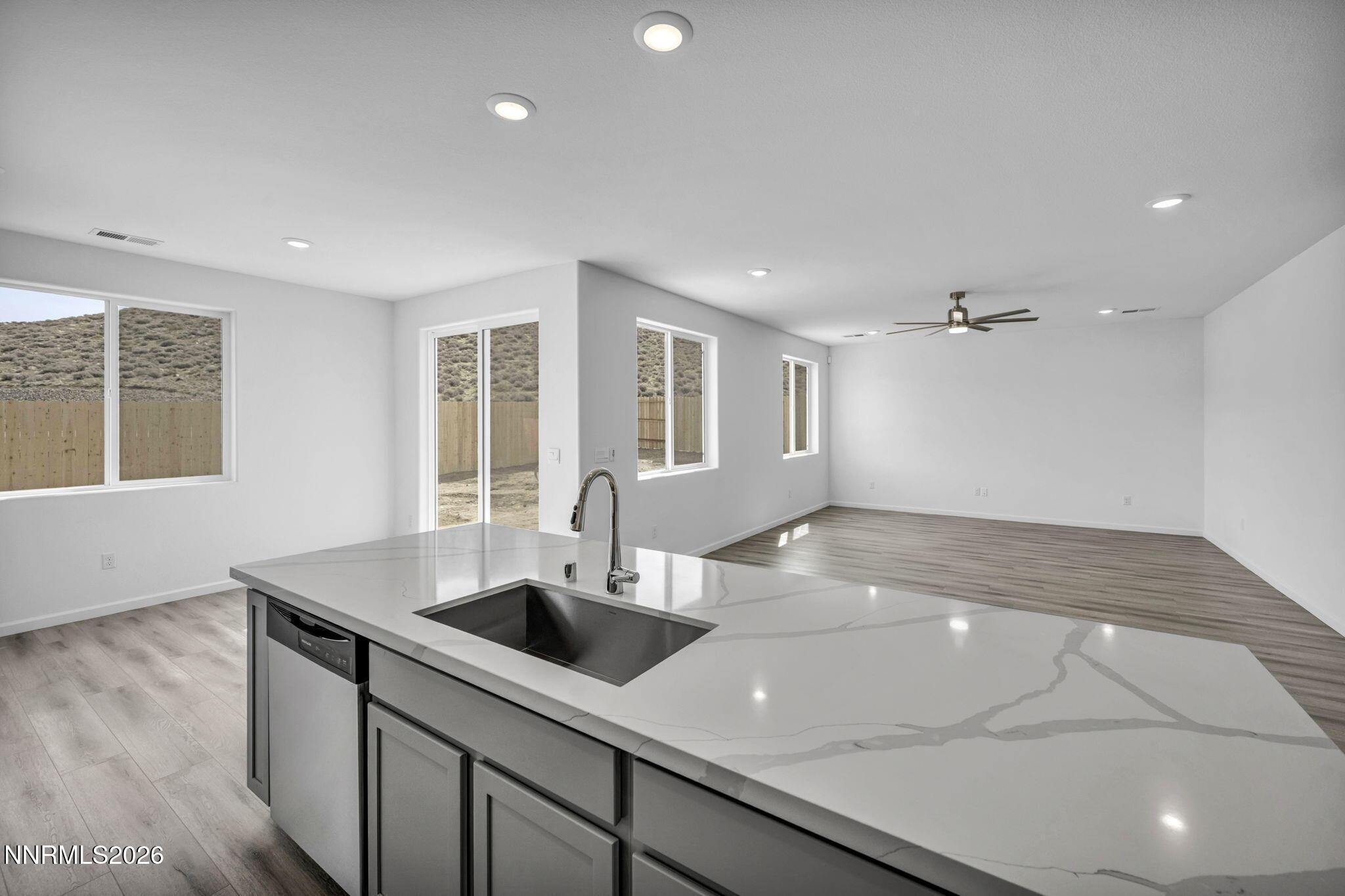 Image 3: 14-web-or-mls-725-kess-way