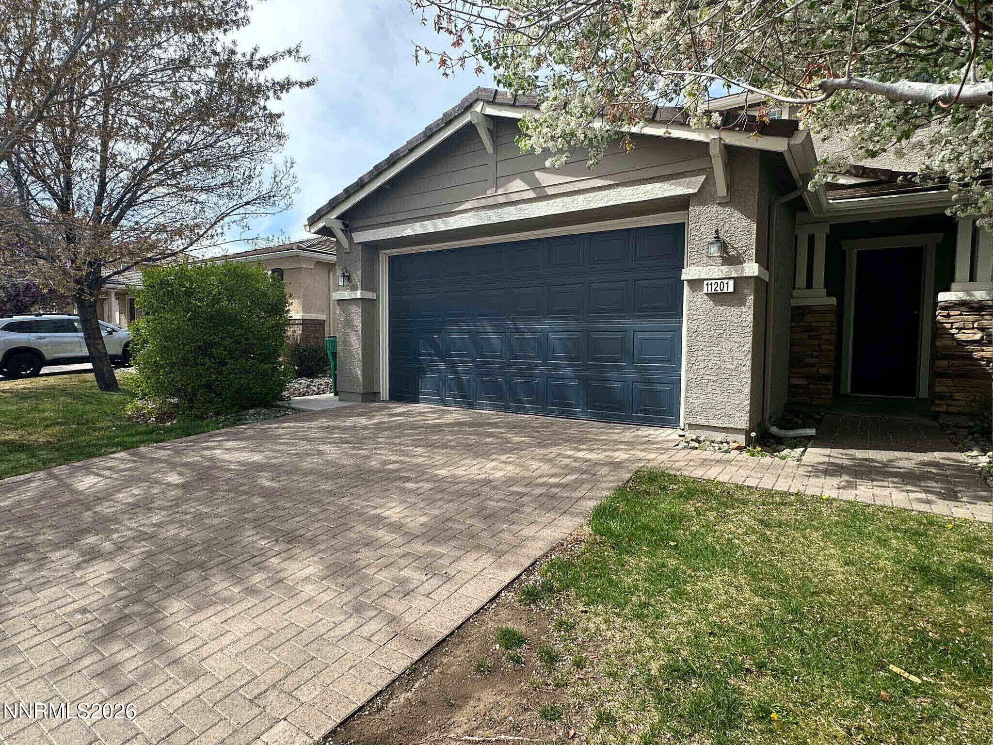 Image 2: Garage