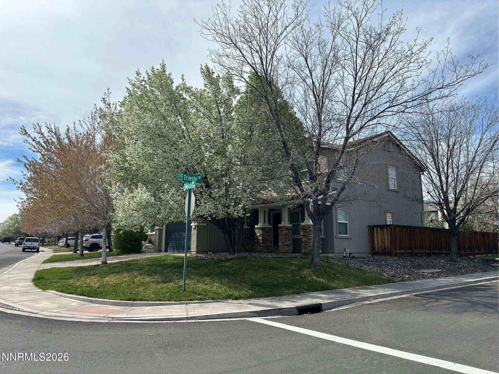 Image 4: Corner View