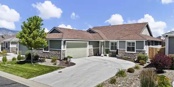 752 E Cottage Loop