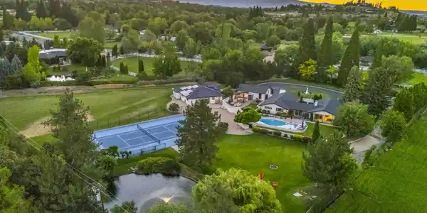 1850 View Crest Drive