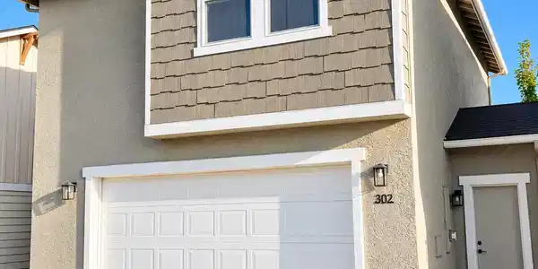 Image 3: g 302 outside garage