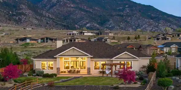 2933 Promontory Loop