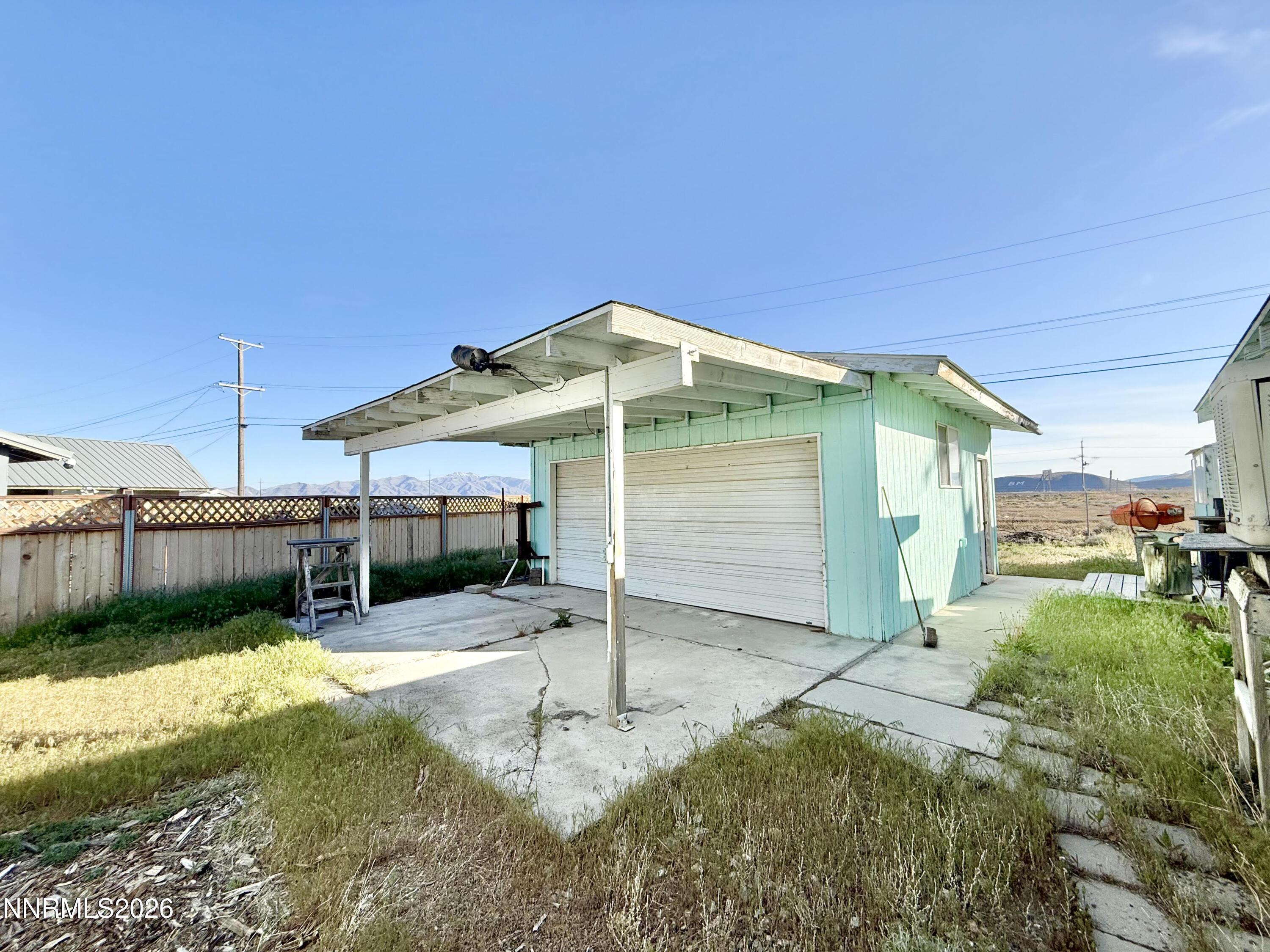 Image 2: 1178 Gold Creek Garage
