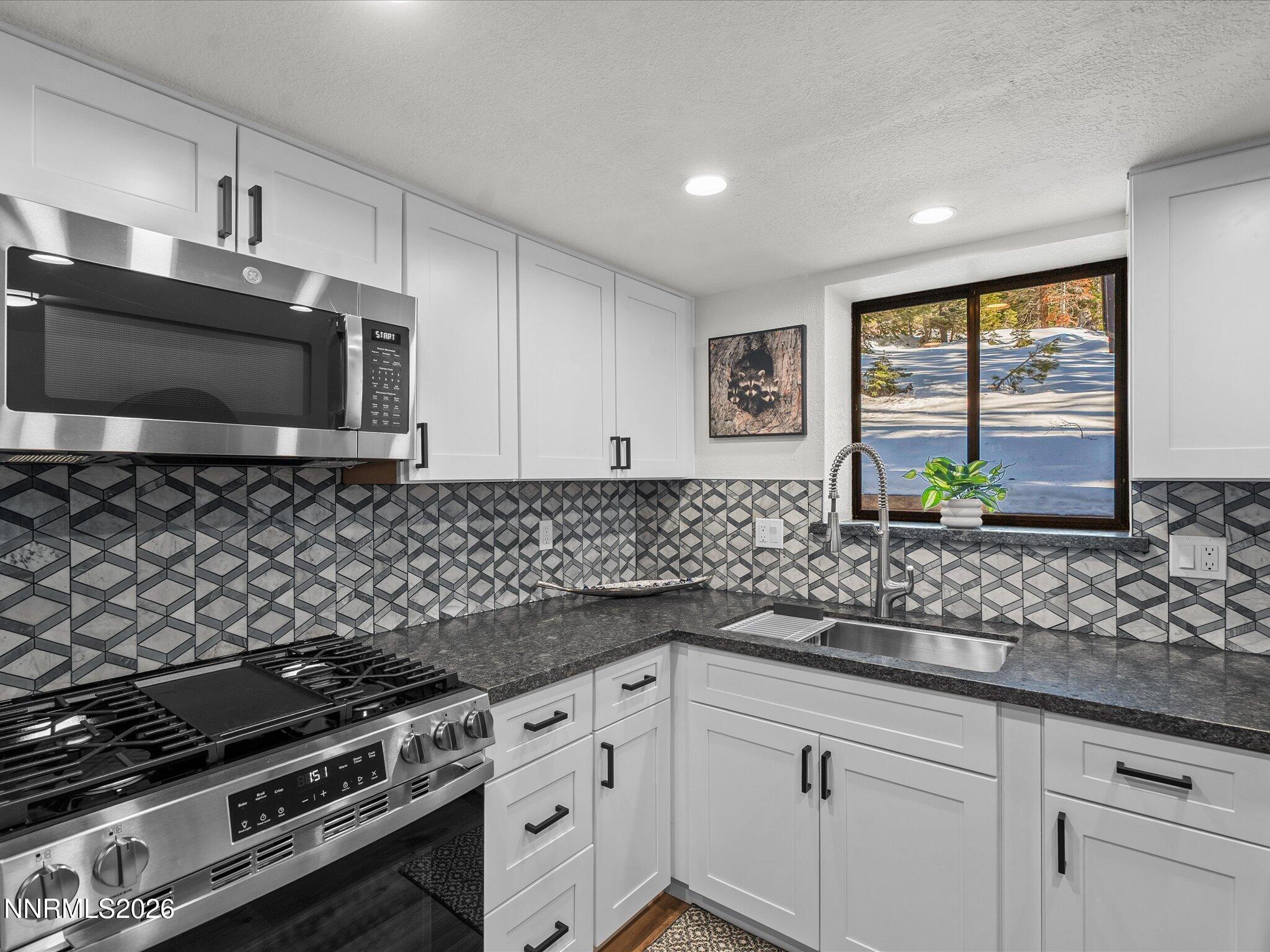 Image 4: 21-449 Andria Dr-NEW-FURNISHED-117