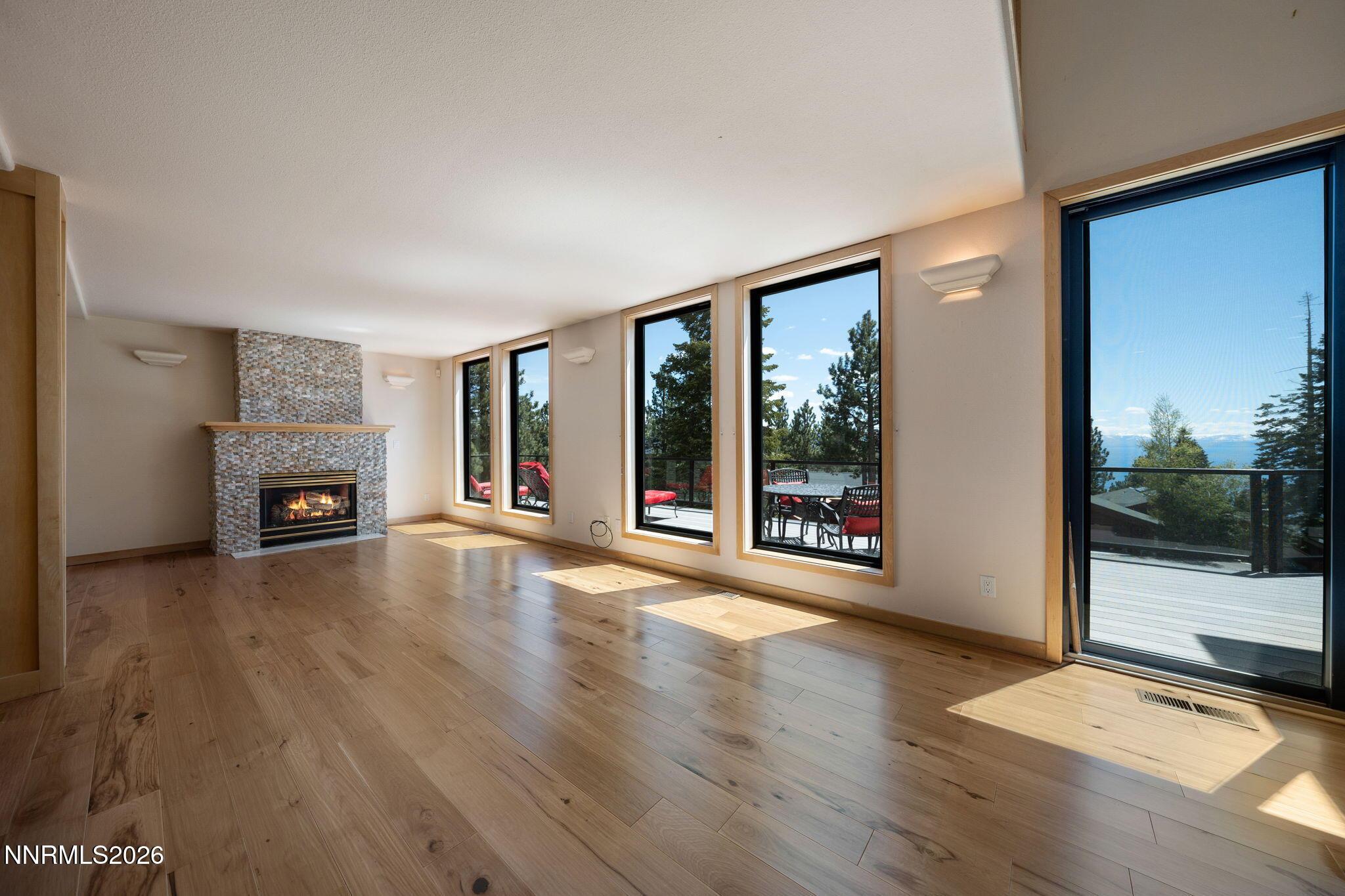 Image 4: Main Living