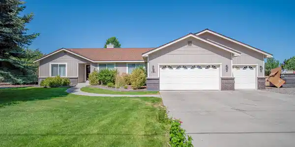 2556 Henning Lane