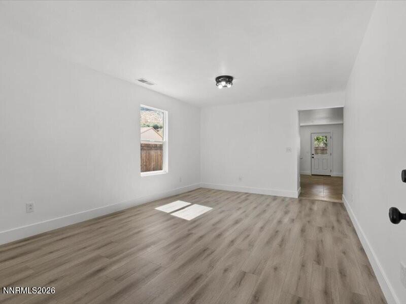 Image 2: 05-7390 Silver Dawn Dr-104