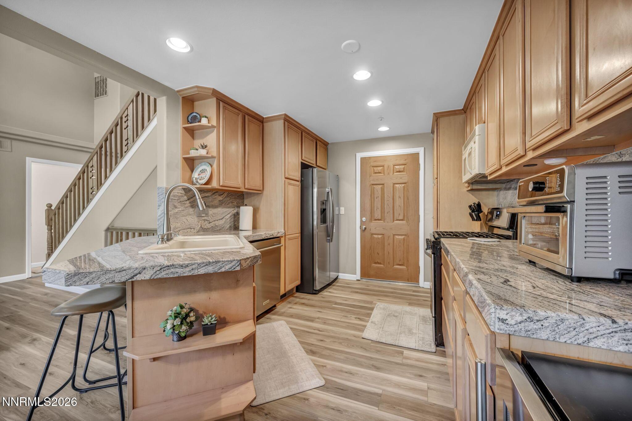 Image 3: 3-web-or-mls-400-fairview-blvd-215