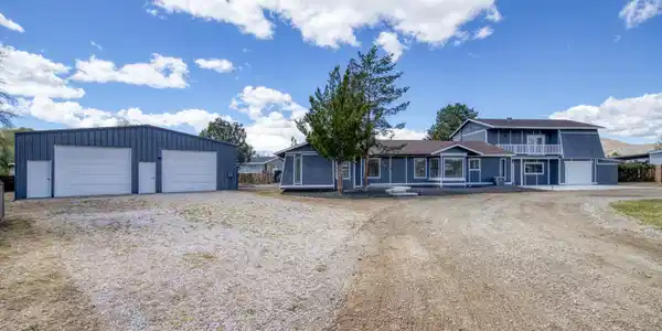 2610 E Nye Lane