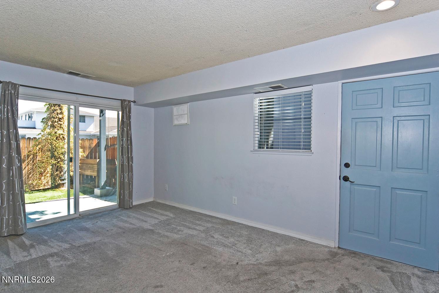 Image 3: 004-002-Living Room-1494x1000