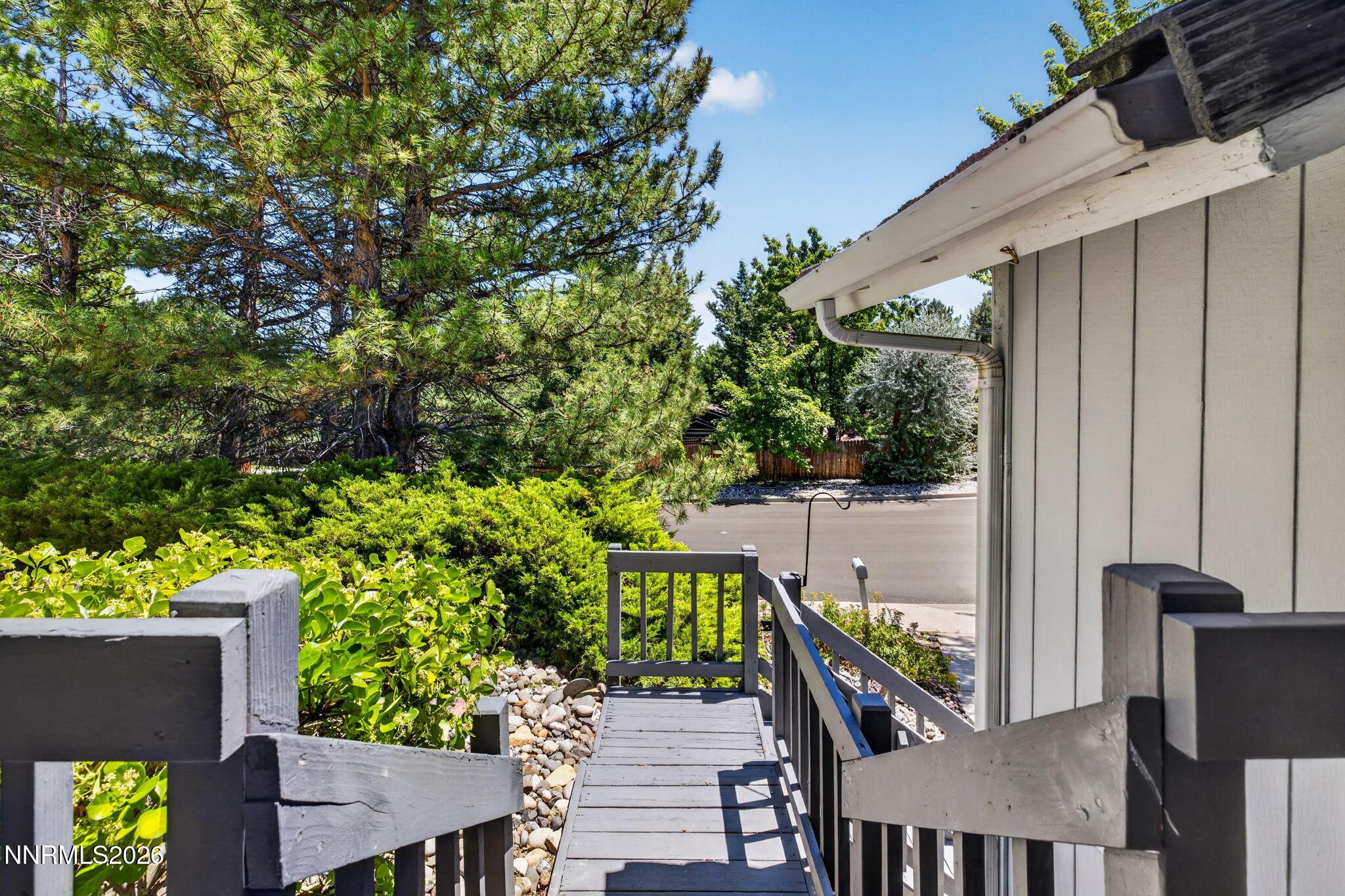 Image 2: 5-web-or-mls-2601 Chaparral-4