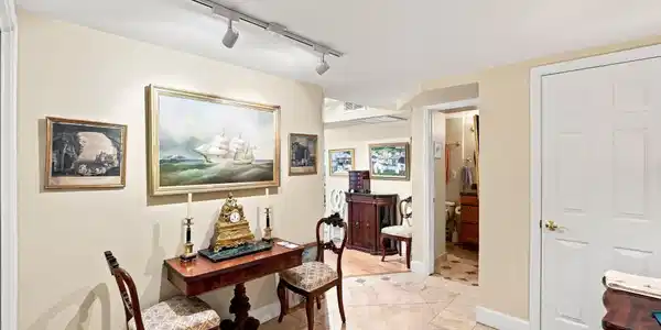 Image 3: Entry