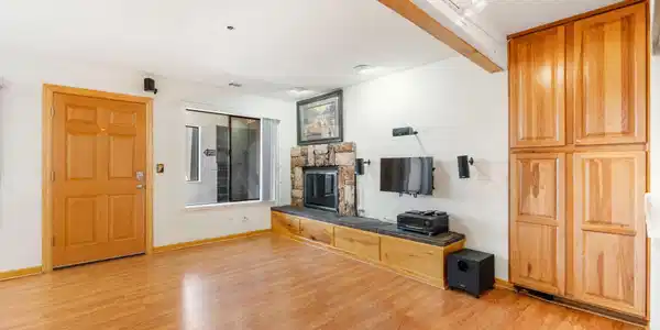Image 2: Living room