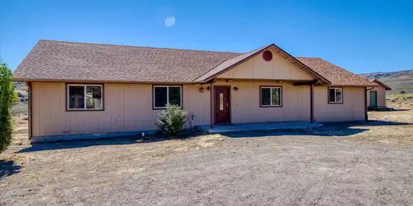 Image 2: 555 Serenity Place