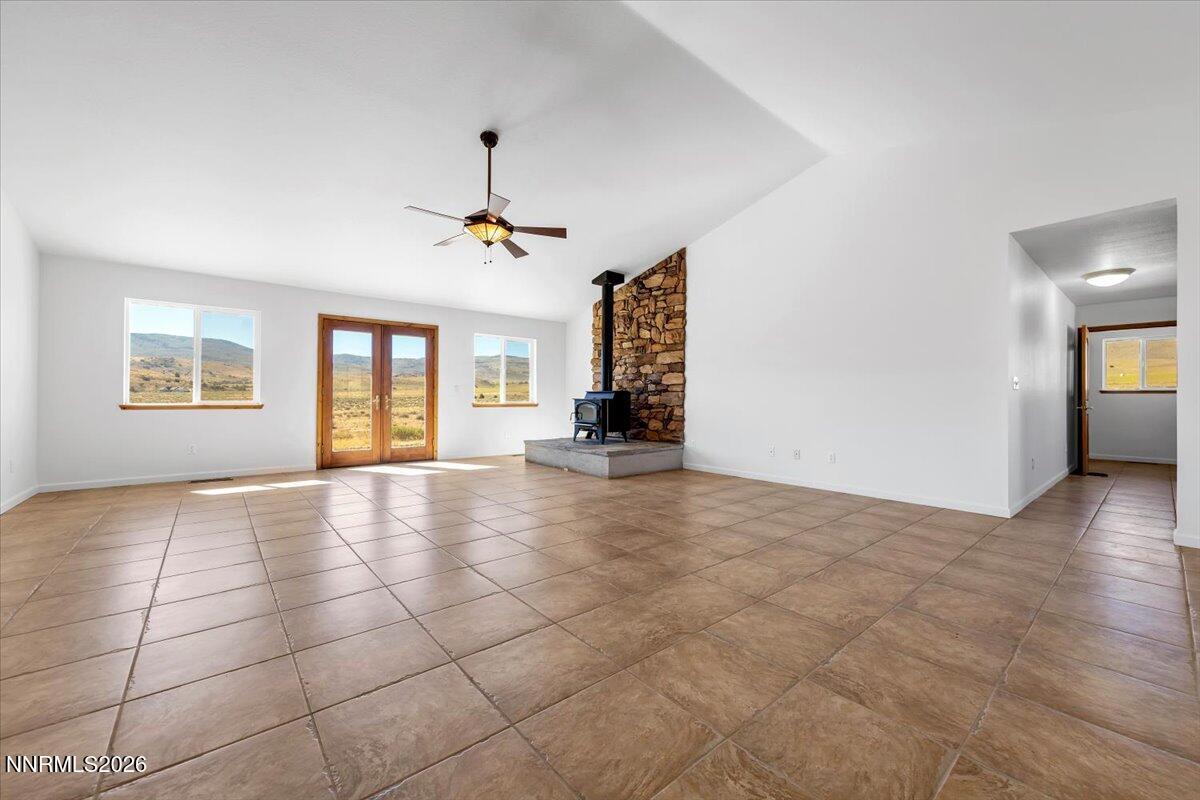 Image 3: Living Room