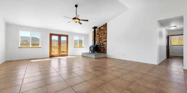 Image 3: Living Room