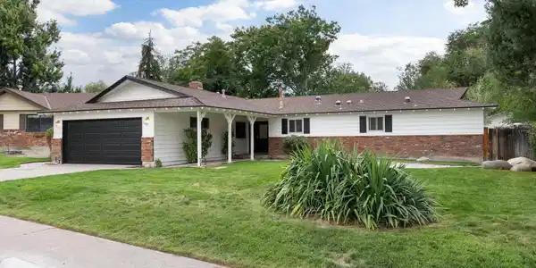 Image 3: 49-web-or-mls-1225 rowland-36