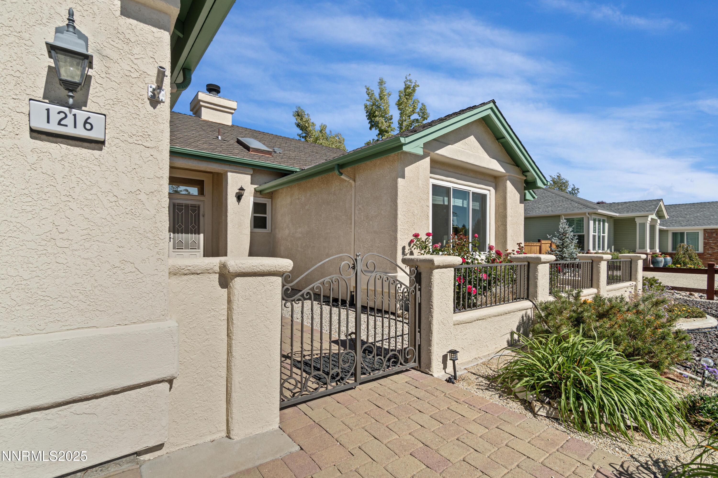 Image 3: Iron Privacy Gate