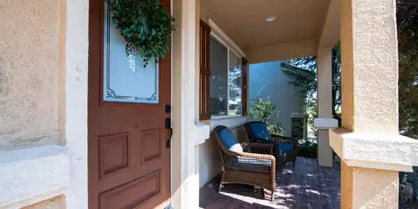 Image 2: 908 Lakeview Dr-3