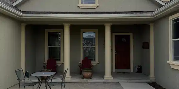 Image 4: Front Entry -Pavers
