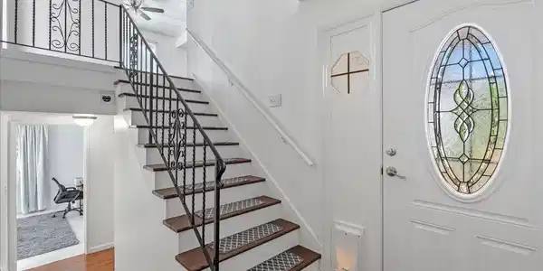 Image 3: Entry Way