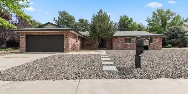 Image 2: 1321 Clemens Drive (1 of 25)