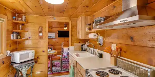 Image 4: 212 kitchen