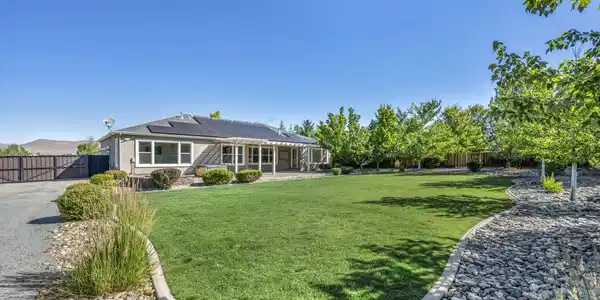 Image 3: 11-web-or-mls-400-sunset-springs-ln