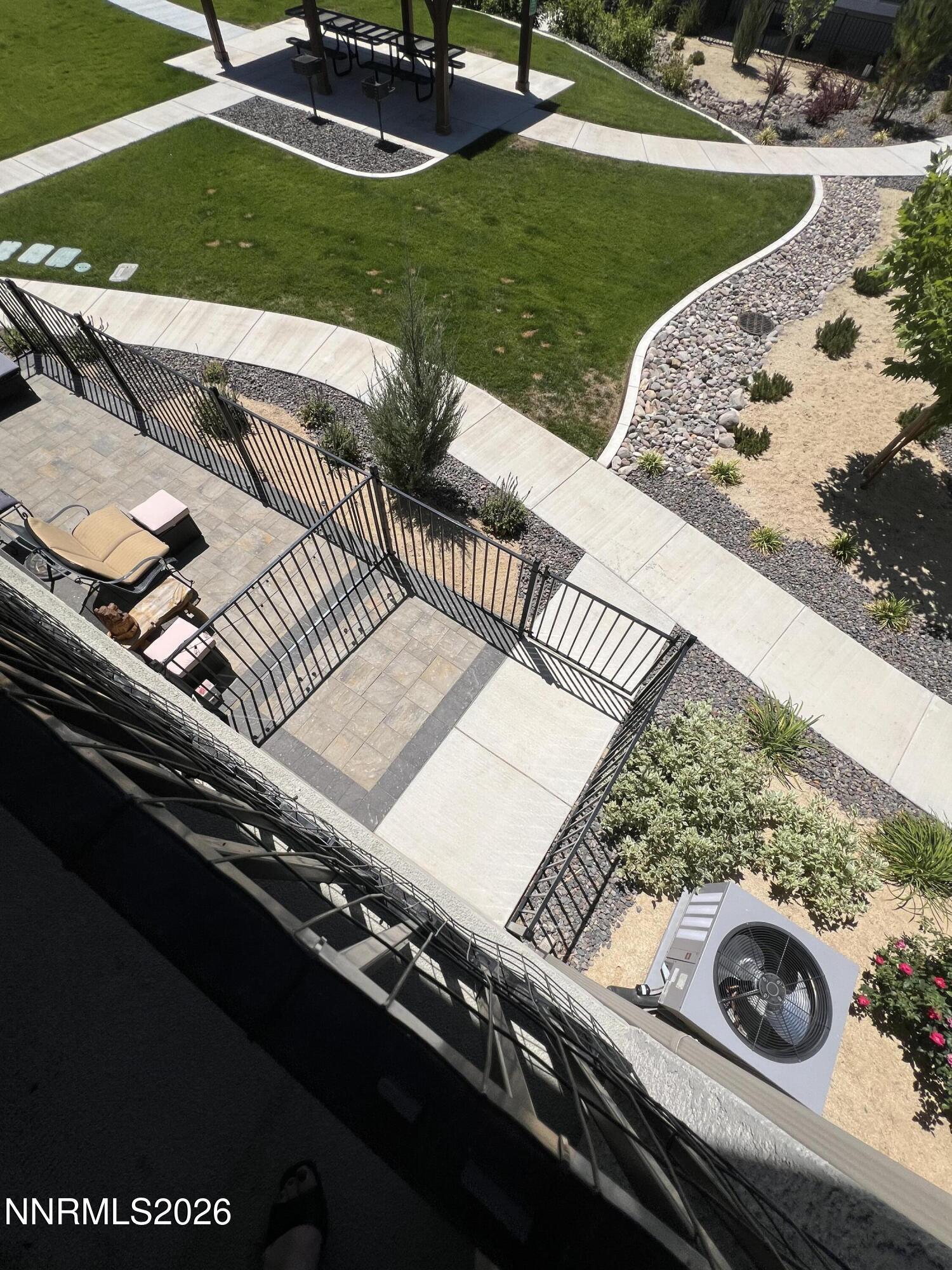Image 4: outside