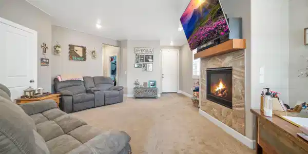 Image 4: 1135 Silver Coyote Drive (4 of 20)