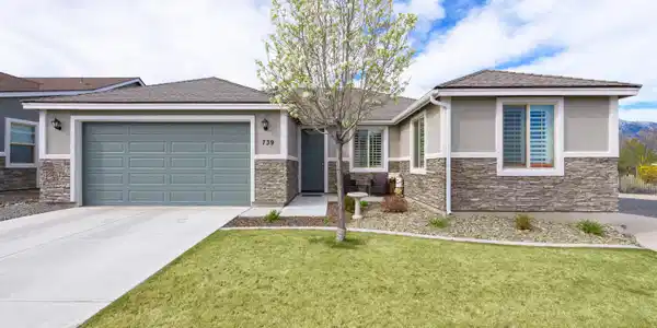 739 E Cottage Loop