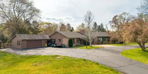 Image 2: 01-DJI_20260409100729_0035_D