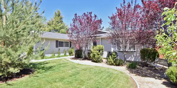 1014 W Winnie Lane